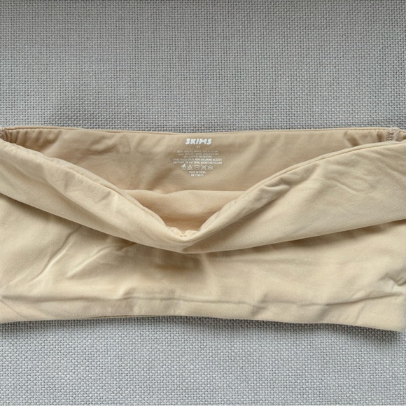 SKIMS Fits Everybody Bandeau in Sand - Picture 10 of 10